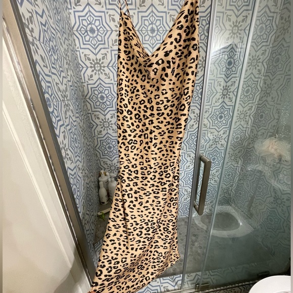 Satin cheetah dress - Picture 1 of 4